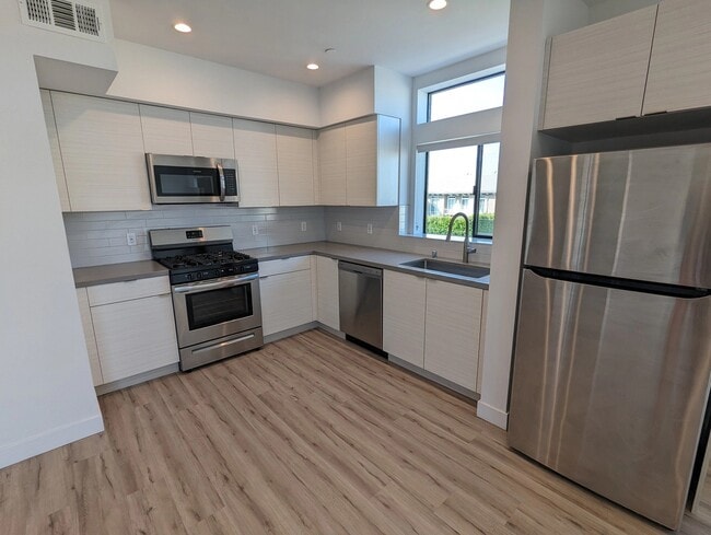 Photo - 338 Mariposa Ave Unit 301