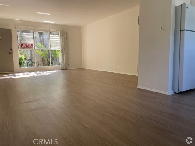 Building Photo - 630 San Vicente Blvd Unit B Rental