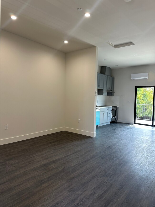 Photo - 1702 S Hoover St Unit 202