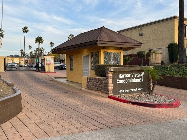 Building Photo - 2 Bedroom Condo in San Diego