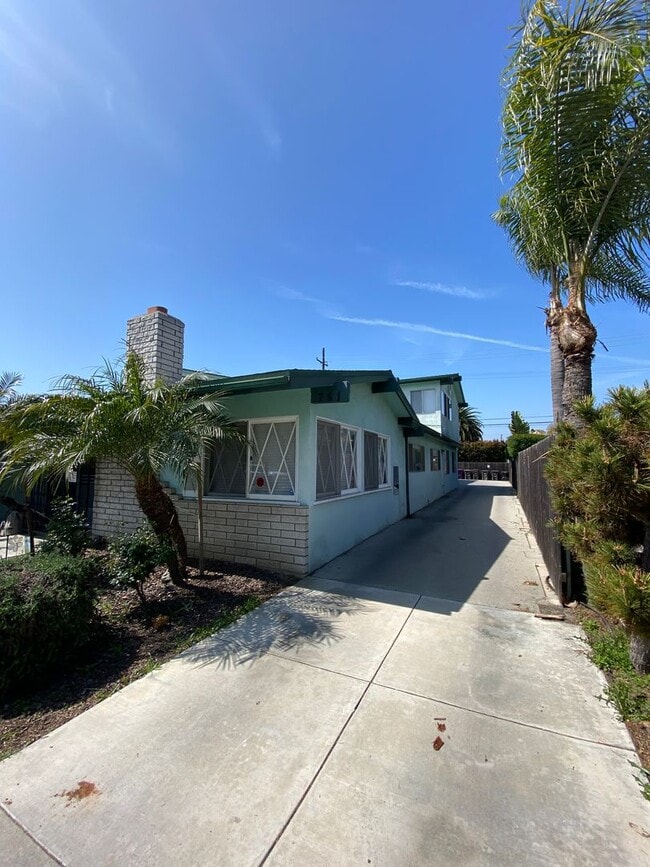 Building Photo - 761 Coronado Ave Unit 04
