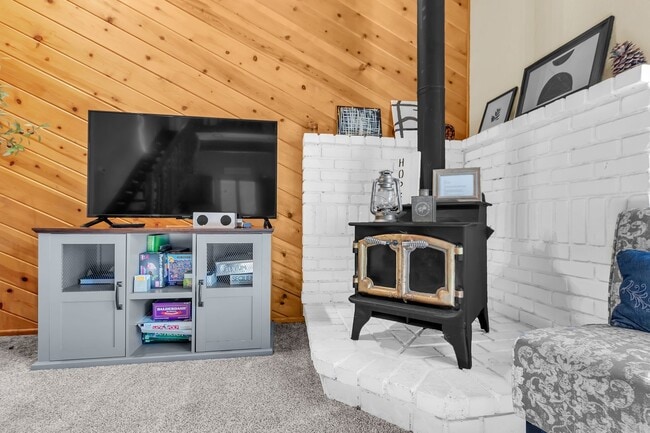 Photo - 689 Butte Ave