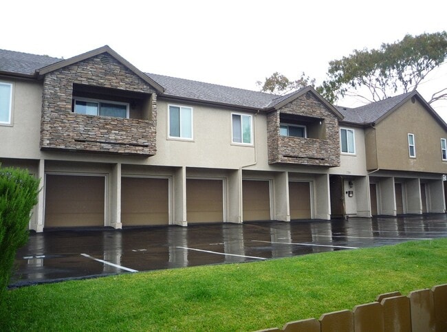 Building Photo - Beautiful Condo For Rent Near in Linda Vista Unit 12