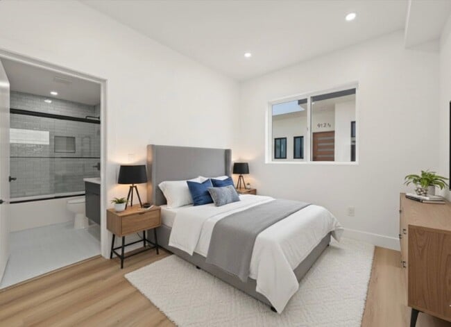 Photo - 910 N Hudson Ave Unit #910