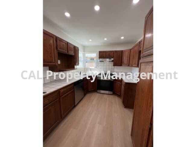 Photo - 2125 N Screenland Dr Unit 2125 N. Screenland Drive