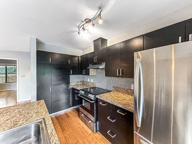 Photo - Beautiful 1B/1BA Condo in Hillcrest w/ Upgraded Kitchen, W/D & Swimming Pool!