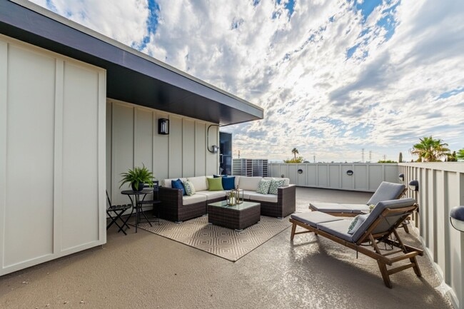 Building Photo - Brand-New Luxury Townhomes in NoHo Unit #11839 1/2