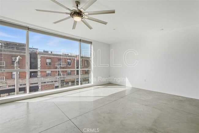 Building Photo - 285 W 6th St Unit 317