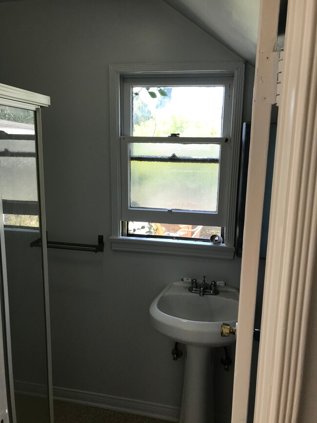 Bathroom - 2966 Hyperion Ave Unit 2966