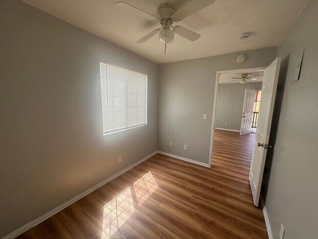 Photo - 4554 N Lakewood Blvd Unit 4558
