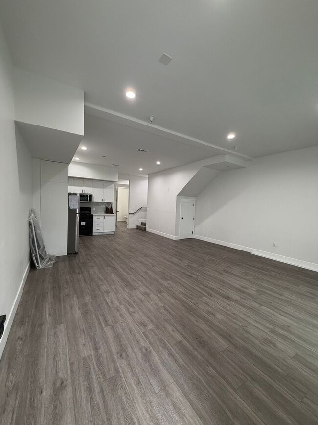 Photo - 6905 Ben Ave Unit 104