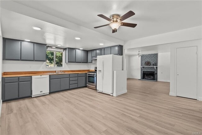 Building Photo - 40220 Cll El Clavelito