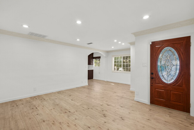 Photo - 18621 Bryant St