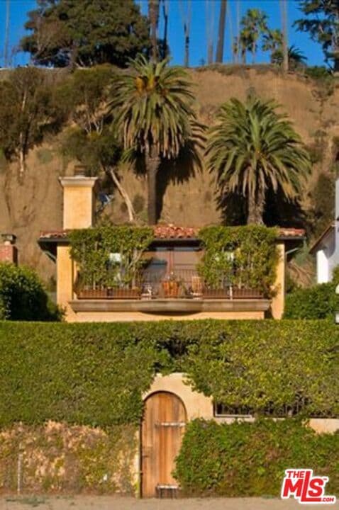 Photo - 703 Palisades Beach Rd