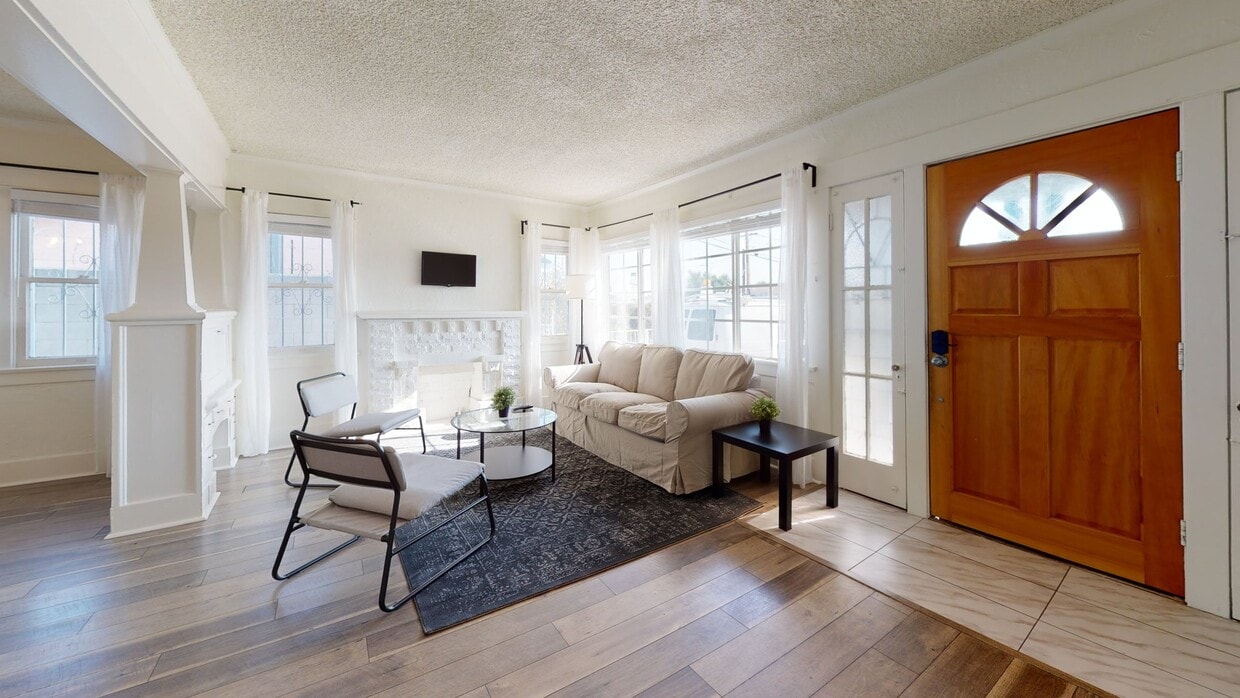 3D Tour - Private bedroom in 4 bed/2 bath Home Unit C