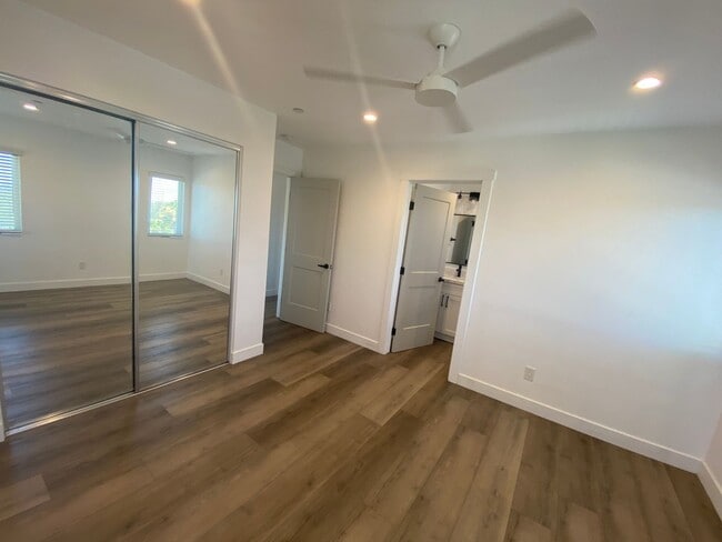 Building Photo - 4250 Cleveland Ave Unit 1