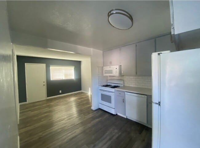 Photo - 2010 Blossom Ln