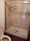 Classy Full Bath - 1331 Willow St Unit Bayside Studio