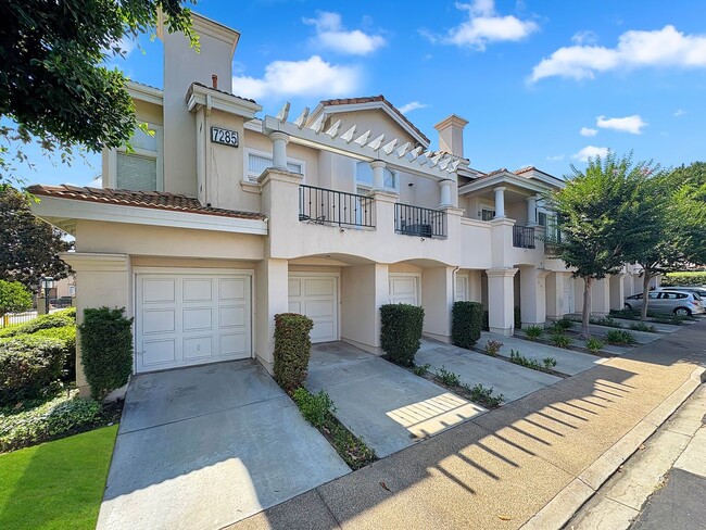 Building Photo - Beautiful 2B/2.5BA Two-Story Home with AC,...