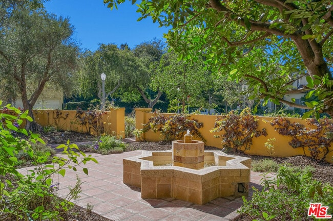 Photo - 500 N Las Palmas Ave