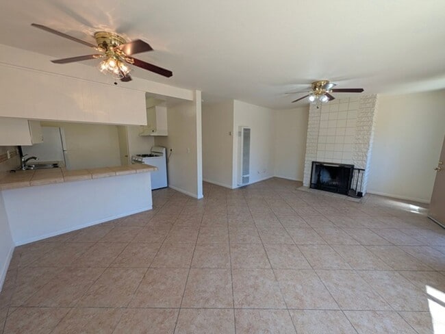 Building Photo - 801 S Orange Ave Unit #C