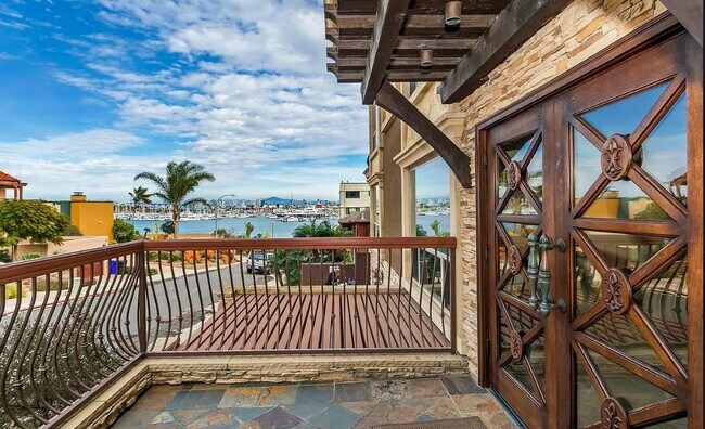 Photo - 2955 McCall St