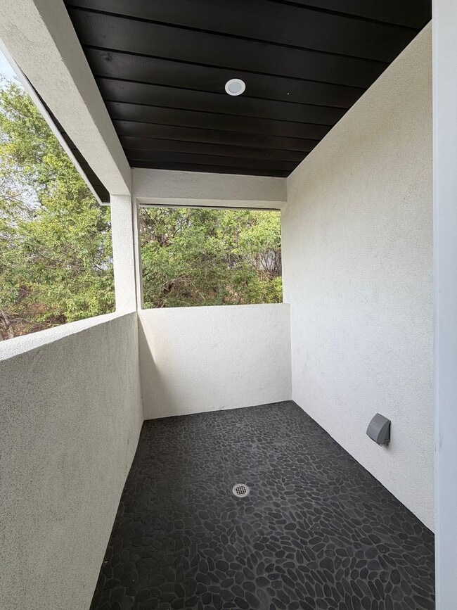 Photo - 11705 Woodley Ave