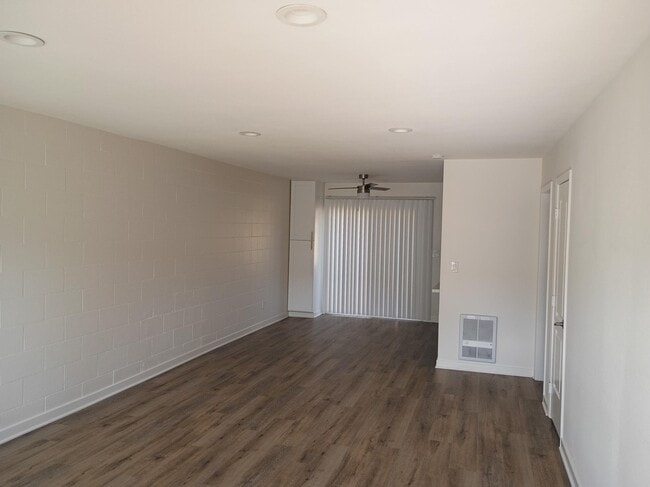 Building Photo - 4901 Heil Ave