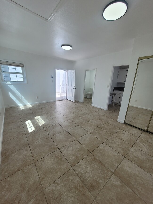 Photo - 10301 Dalerose Ave Apartments Unit 3