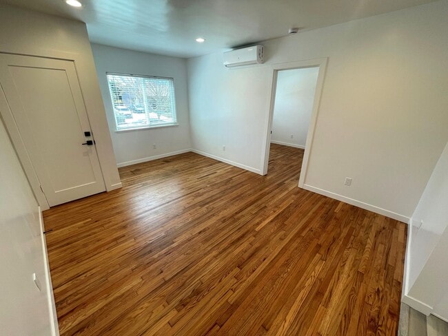 Photo - Remodeled Midtown Apartment- AC and Washer/Dryer! Unit 2153 Channel
