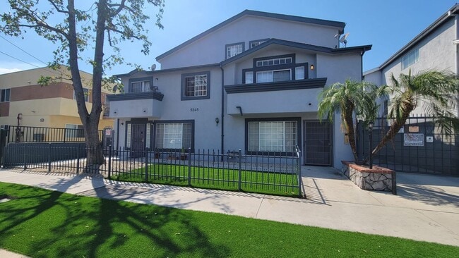 Photo - 5245 Riverton Ave Unit 204