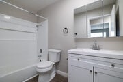 1BR, 1BA - 635SF - Bathroom - 1356 W Stoneridge Ct.