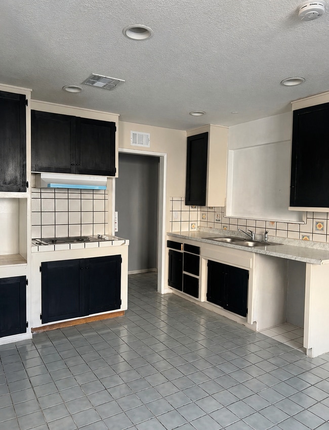 Photo - 43826 Adler Ave