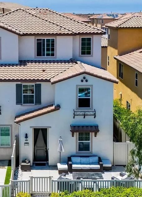 Building Photo - 1718 Santa Ivy Ave