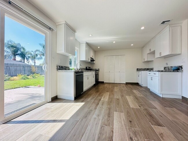 Photo - 2912 E Brookside Ct