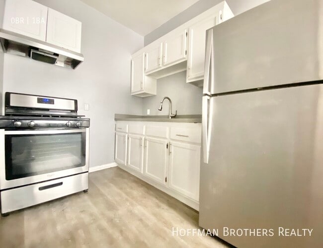 Building Photo - 854 S Oxford Ave