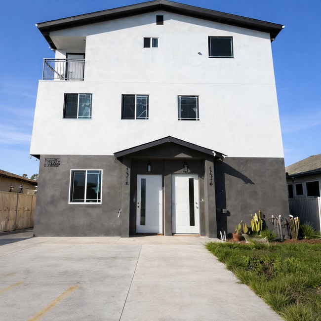 Building Photo - 1731 E 68th St Unit D