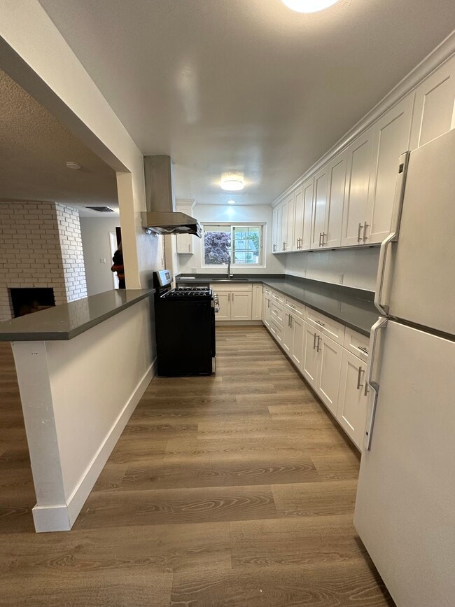 Photo - 556 Myrtle Ave