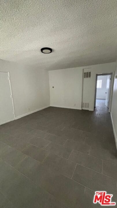 Photo - 8759 Tobias Ave Unit apt 05