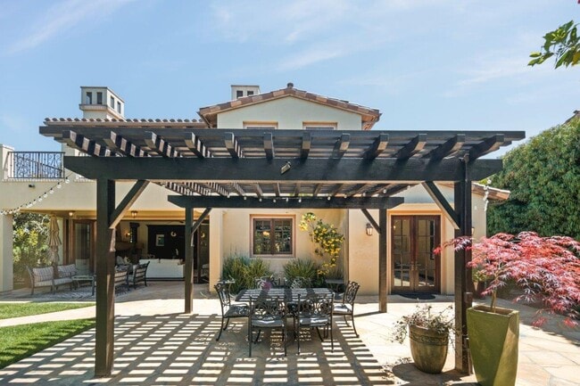 Photo - The Bluff's Coastal Living 3 bdrm Luxury Home