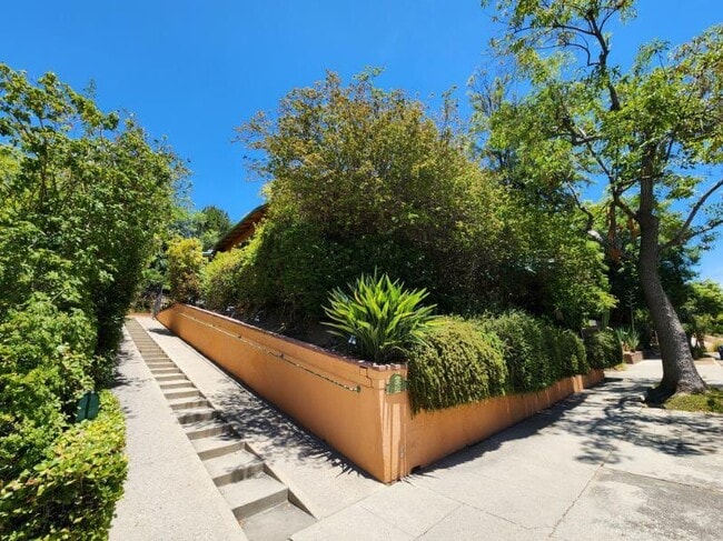 Photo - 1375 Hill Dr House