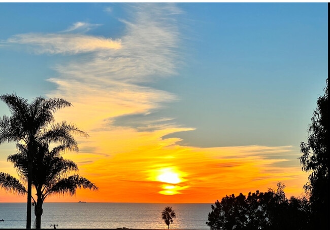 Building Photo - 1105 Camino del Mar Unit D