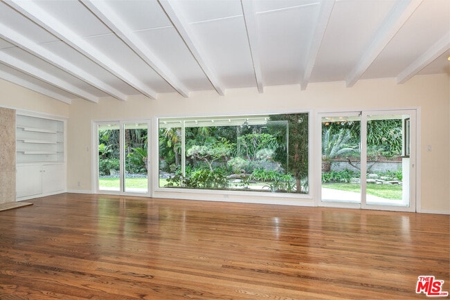 Photo - 1129 Roscomare Rd