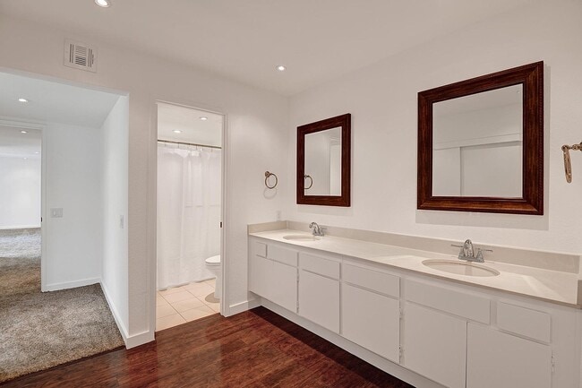 Two Sink Master Bath - 1895 N Vía Miraleste Unit 1522