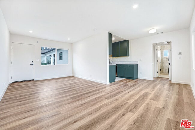 Building Photo - 16185 Sunset Blvd Unit 6