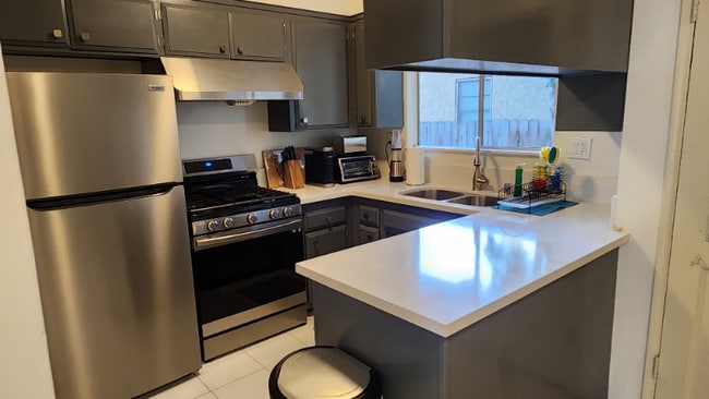 Photo - 440 W Regent St Unit Apt B