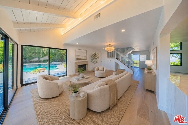 Photo - 13302 Mulholland Dr