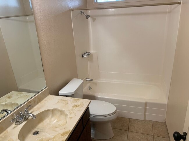 Photo - 7555 Victoria Ave