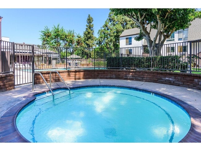 Jacuzzi - 1379 Caminito Gabaldon Unit E