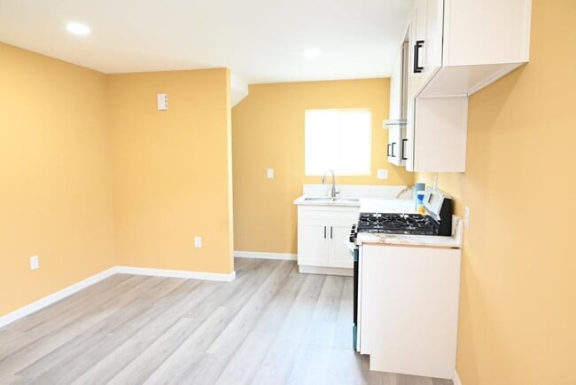 Photo - 10701 1/2 Doty Ave